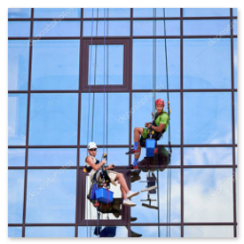 Serviceteam mit Schutzkleidung beim Trockeneisstrahlen